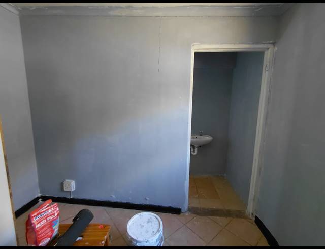 240M² BUILDING FOR SALE IN JEFFREYS BAY CENTRAL